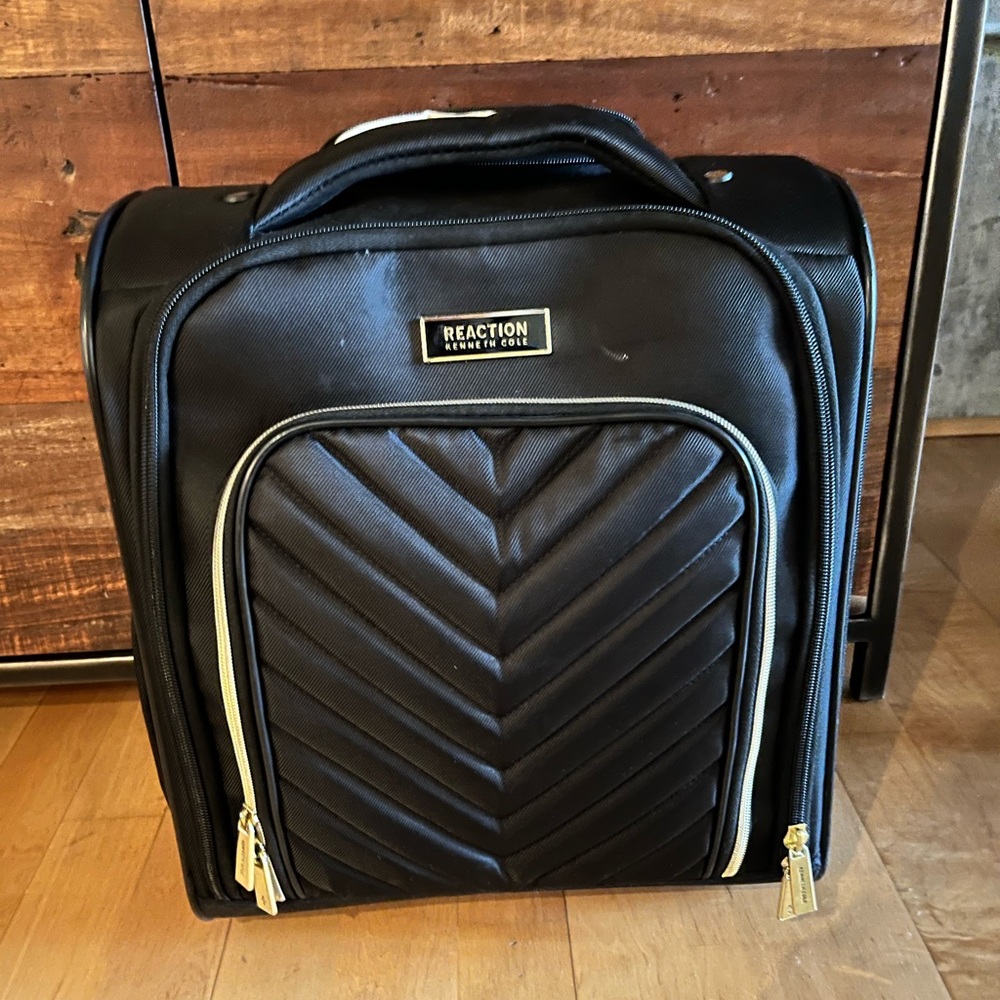 Kenneth Cole Reaction 17-inch Carry-On Softside Wheels